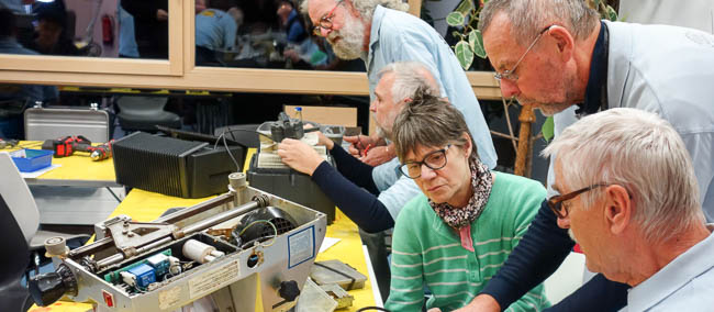 Das Neuburger Reparaturcafé wünscht Frohe Weihnachten!